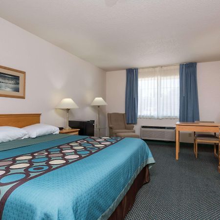 Super 8 By Wyndham Sheldon Hotel Luaran gambar