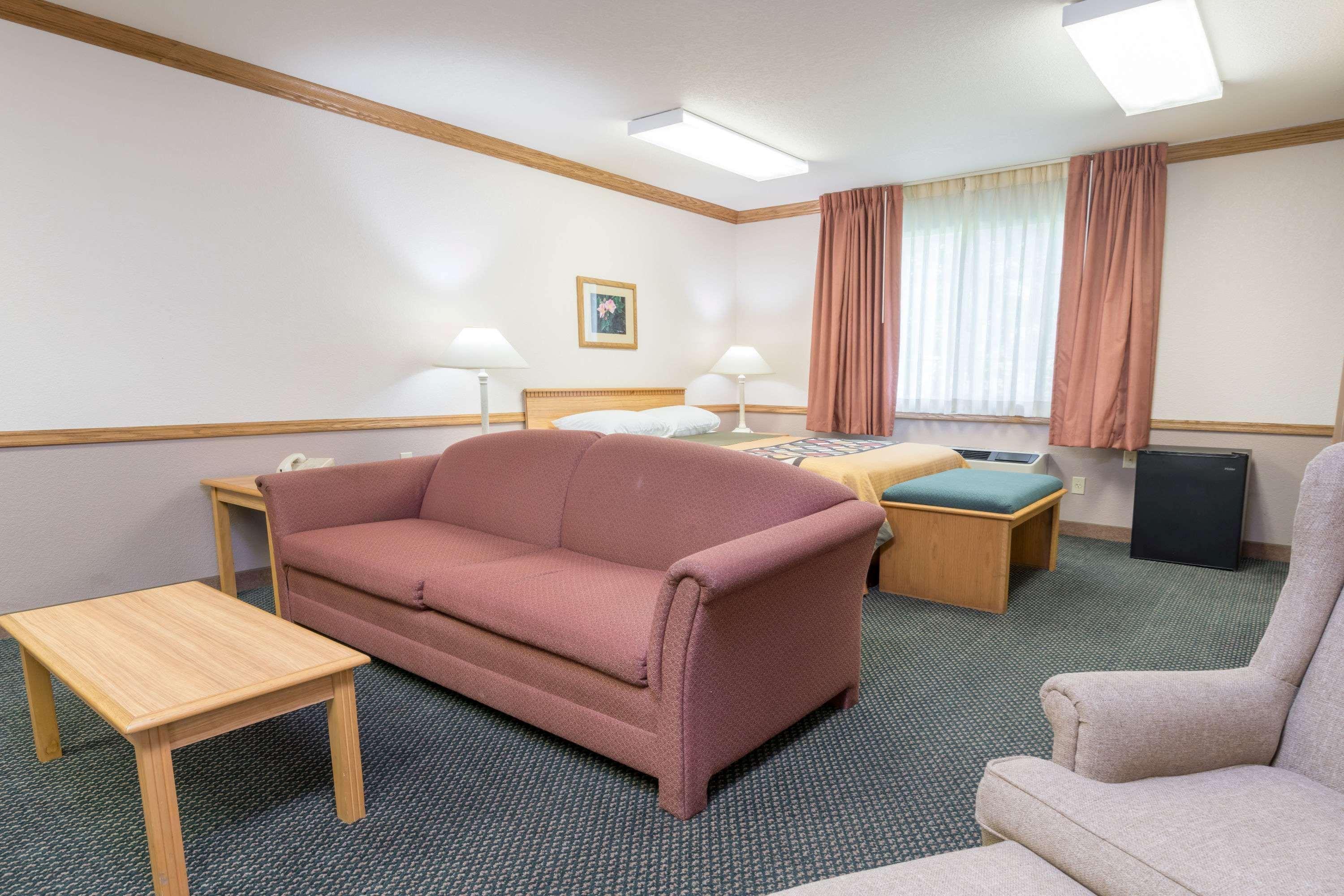 Super 8 By Wyndham Sheldon Hotel Luaran gambar